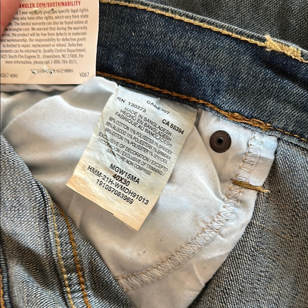 NWT Wrangler Men's Dark Blue Relaxed Jeans - Picture 5 of 7
